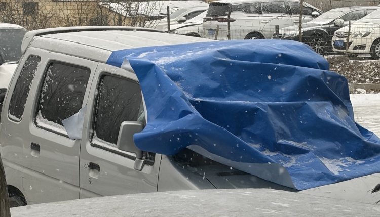 Penggunaan Tarpaulin PE untuk Penutup Kenderaan dalam Cuaca Bersalji